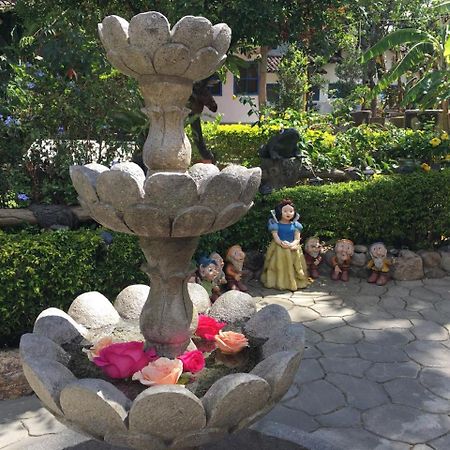 Hostal Jardin Escondido Vilcabamba Exterior photo